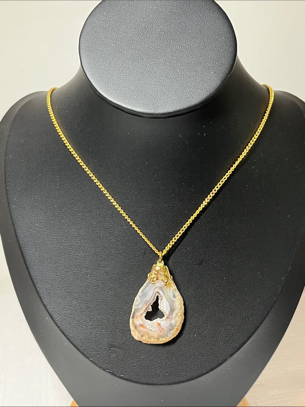 Vintage Gold Tone Agate Geode Pendant Necklace
Boho. Natural. Minimalist